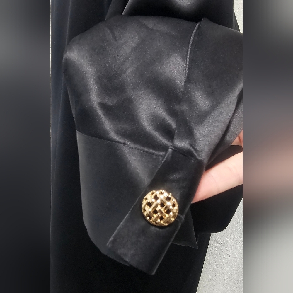 Daisysilk Women's Mock Neck Black Silk Blouse Gold Button Accent SZ Large NWOT - Picture 5 of 12